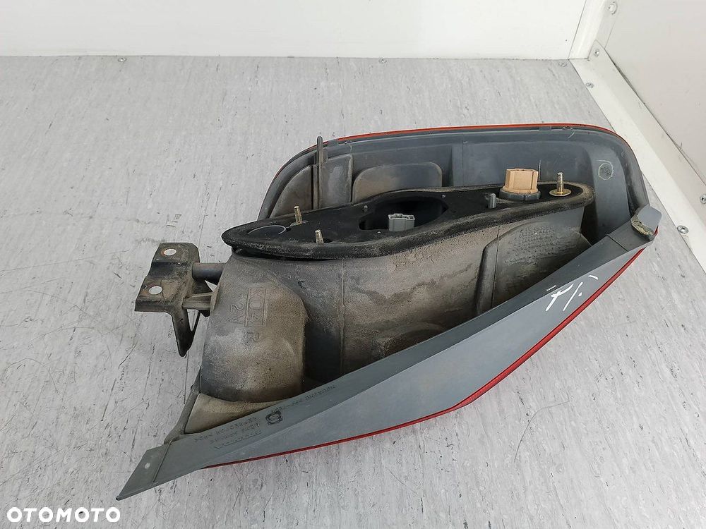 LAMPA TYLNA PRAWA HONDA JAZZ I ( 83-86 ) HATCHBACK - 5