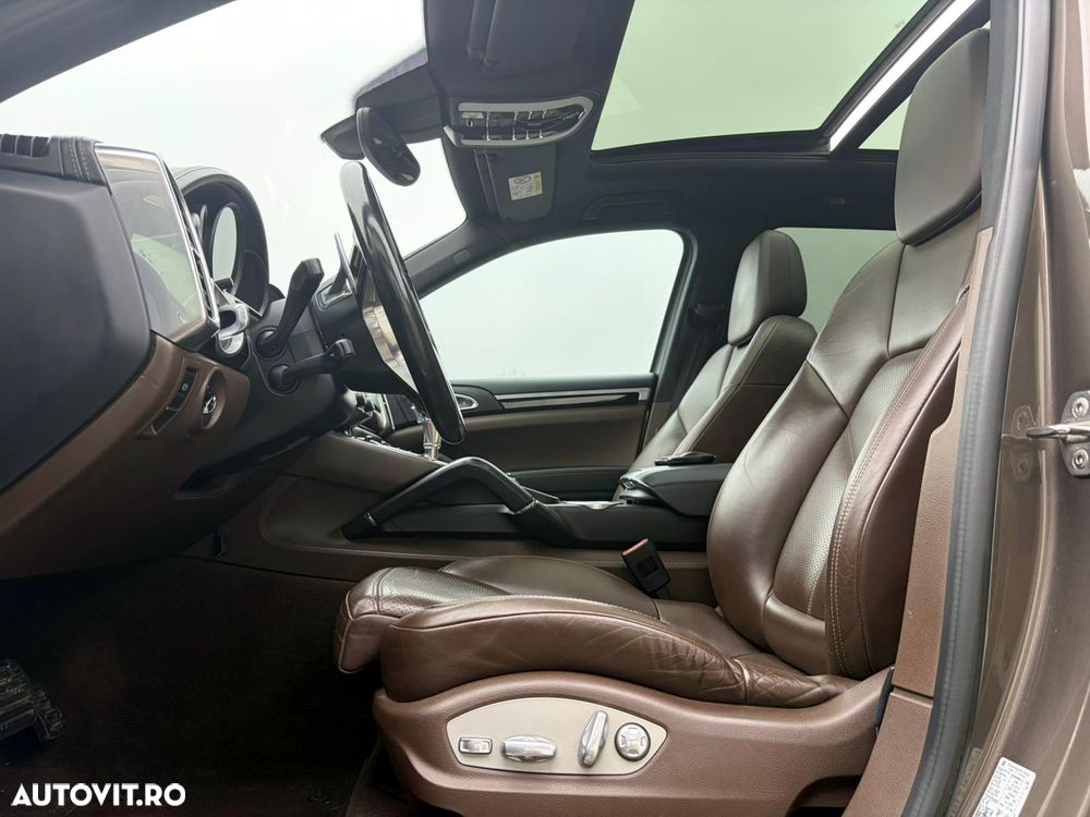 Porsche Cayenne 3.0 L - 8