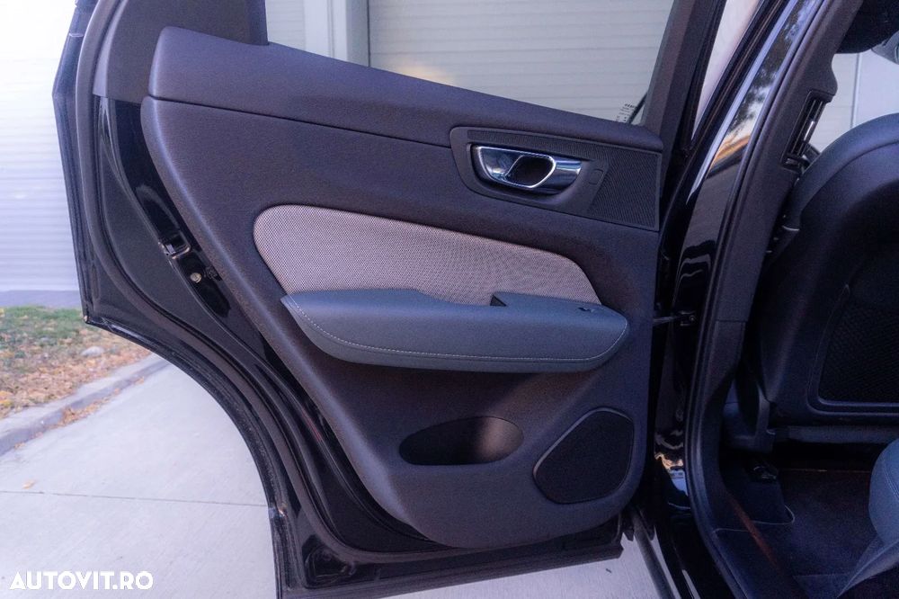 Volvo XC 60 Recharge T6 Twin Engine eAWD R-Design Expression - 29