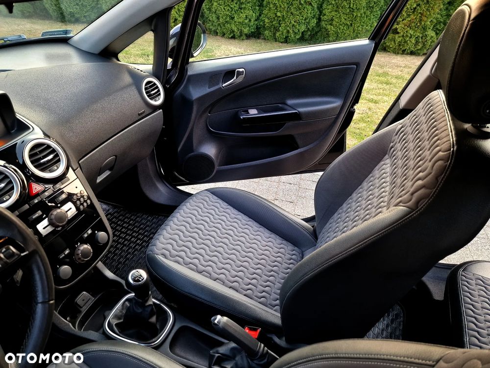 Opel Corsa 1.2 16V Cosmo - 26