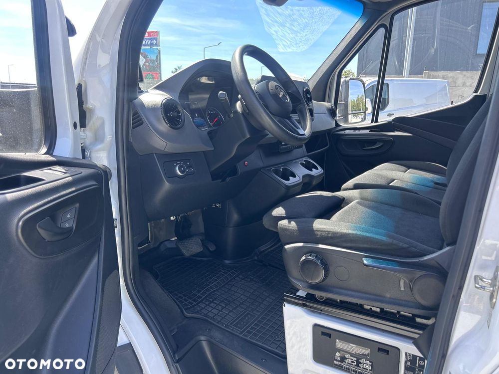Mercedes-Benz Sprinter - 10