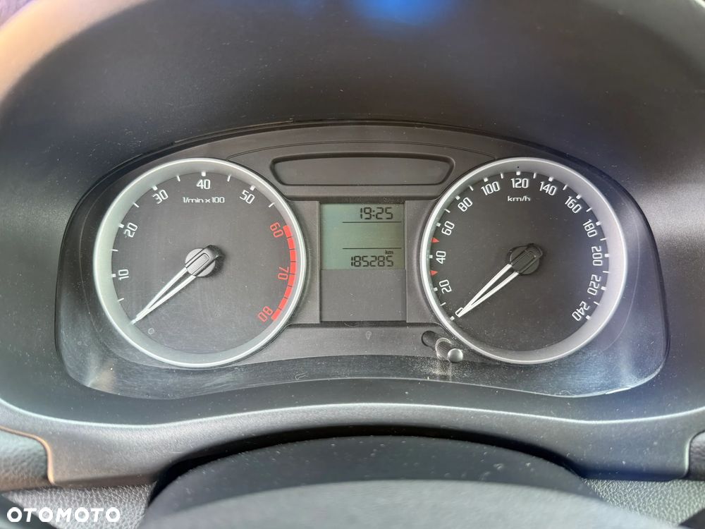 Skoda Fabia 1.4 16V Scout - 12