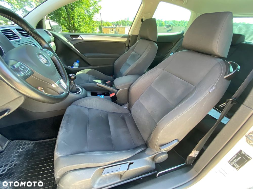 Volkswagen Golf 1.6 TDI Highline - 16