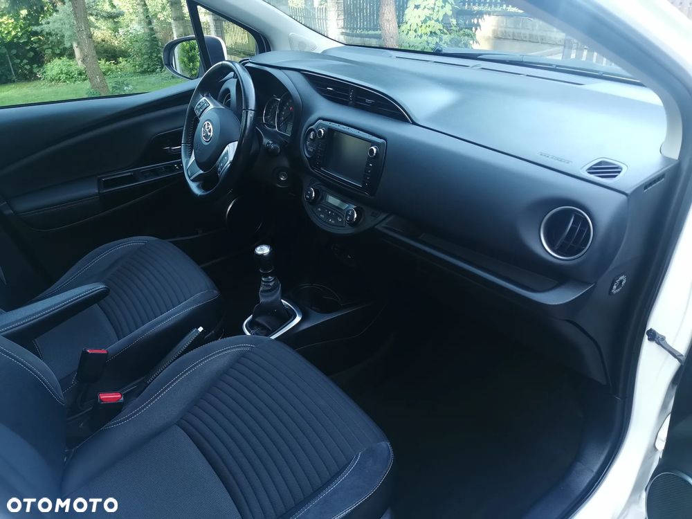 Toyota Yaris 1.33 VVT-i Lounge - 15