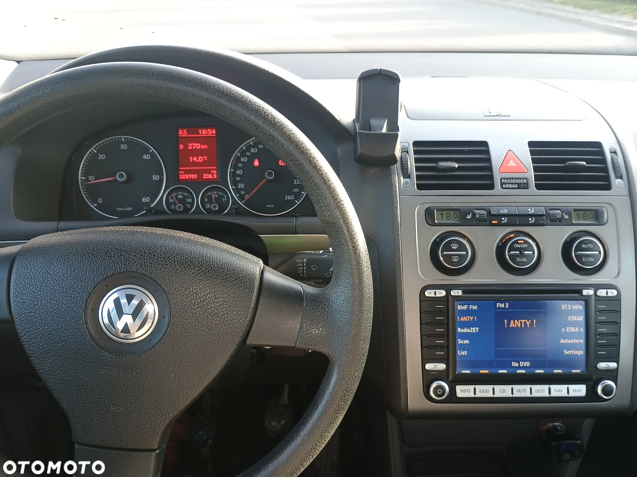 Volkswagen Touran 2.0 TDI DPF Comfortline - 6