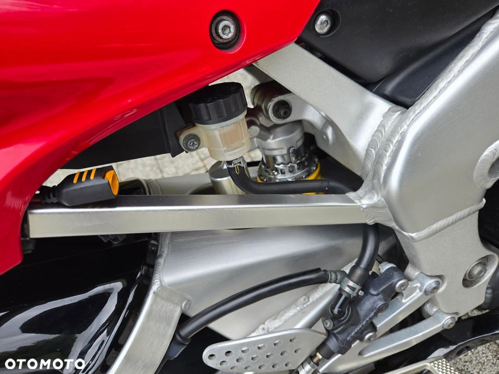 Yamaha R1 - 29