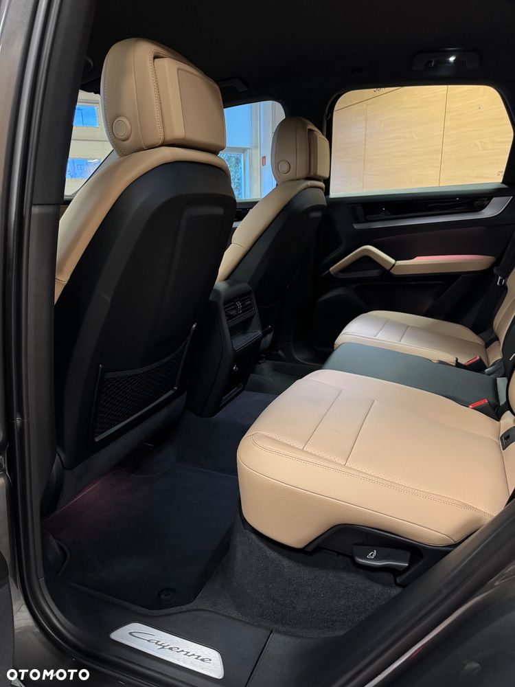 Porsche Cayenne Standard - 19