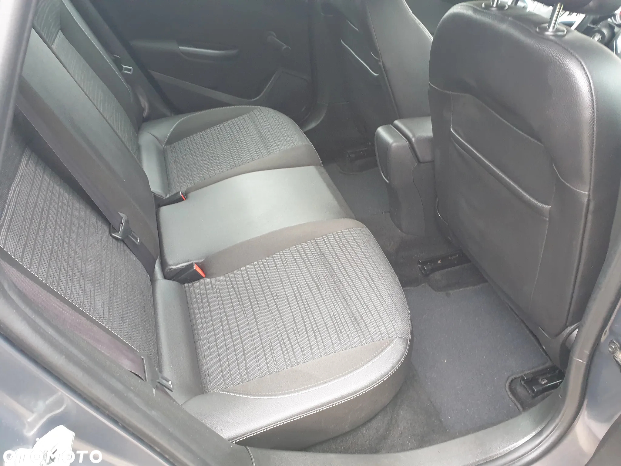 Opel Astra 1.4 Turbo Sports Tourer 150 Jahre - 12