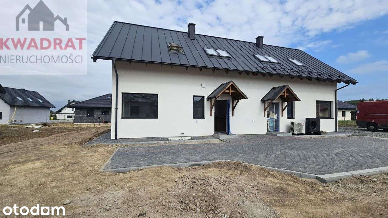 Nowe domy bliźniaki przy ulicy Okólnik