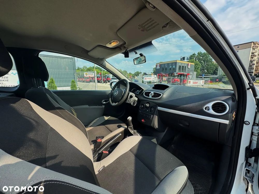 Renault Clio - 10