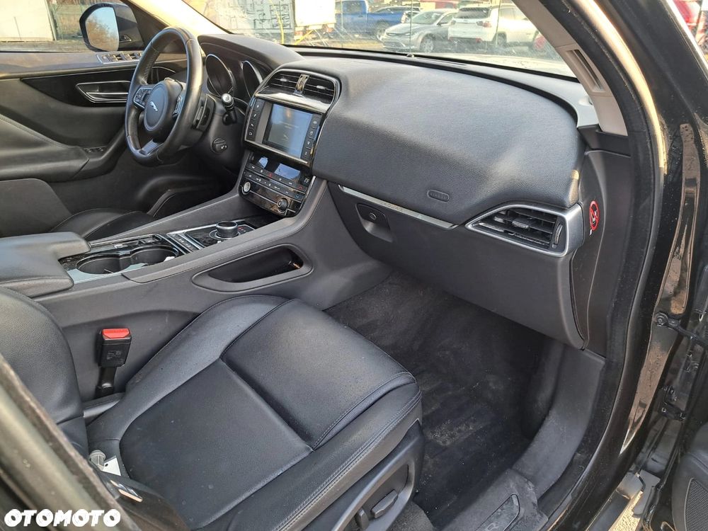 Jaguar F-Pace - 21