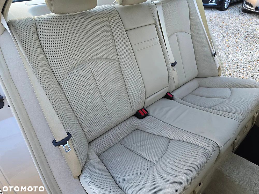 Mercedes-Benz Klasa E - 27