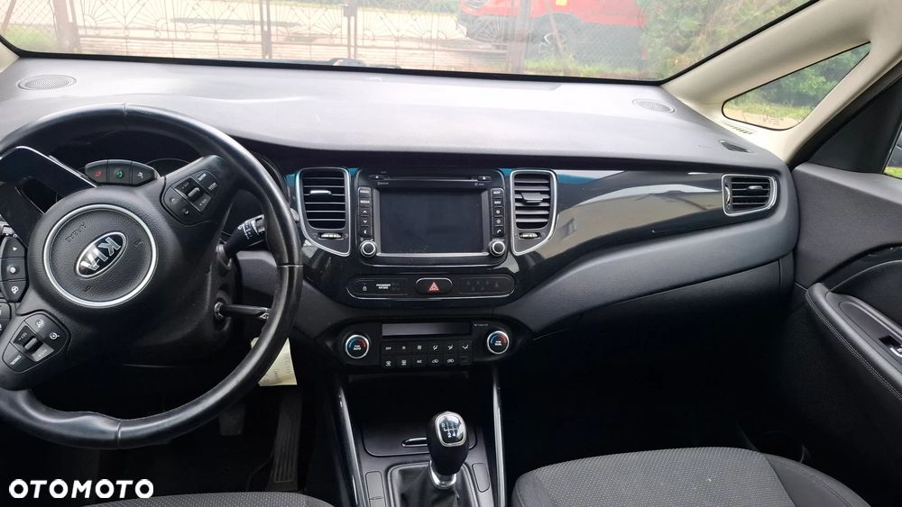 Kia Carens - 8