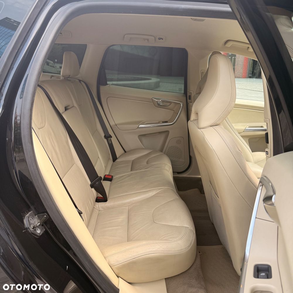 Volvo XC 60 D5 AWD Momentum - 6