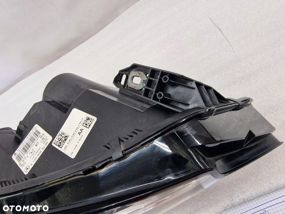 MERCEDES GLA W156 ŁADNA PRAWA LAMPA PRZEDNIA PRZÓD BI-XENON + USZCZELKA ( RAMKA ) , NR A1569063200 , NR AUKCJI LA598 - 12
