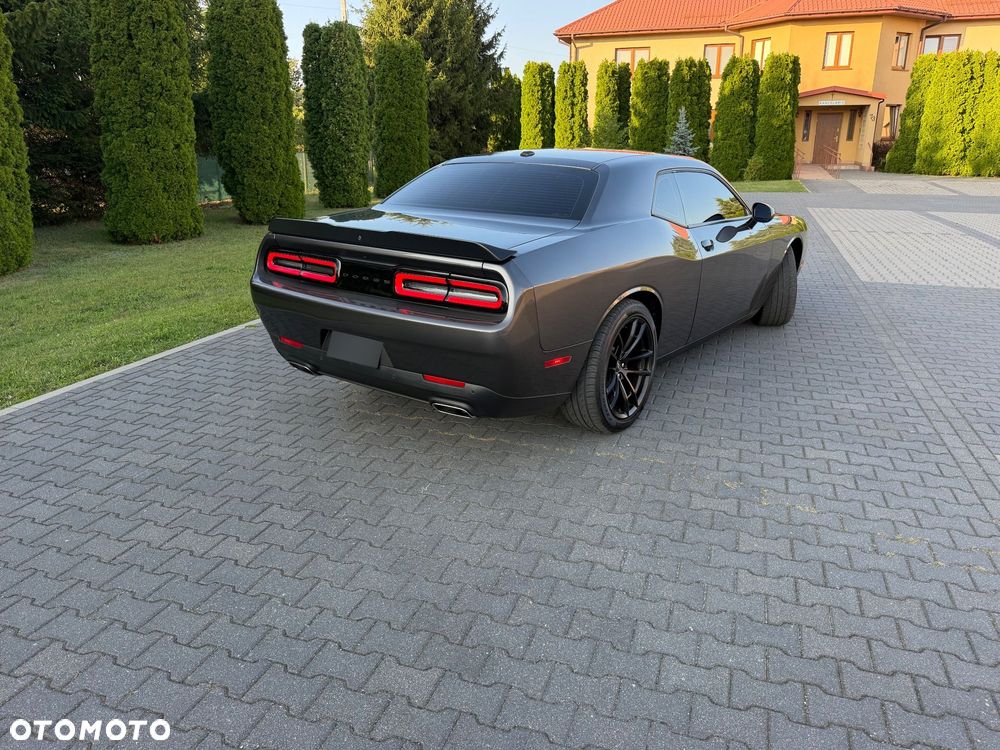 Dodge Challenger - 8