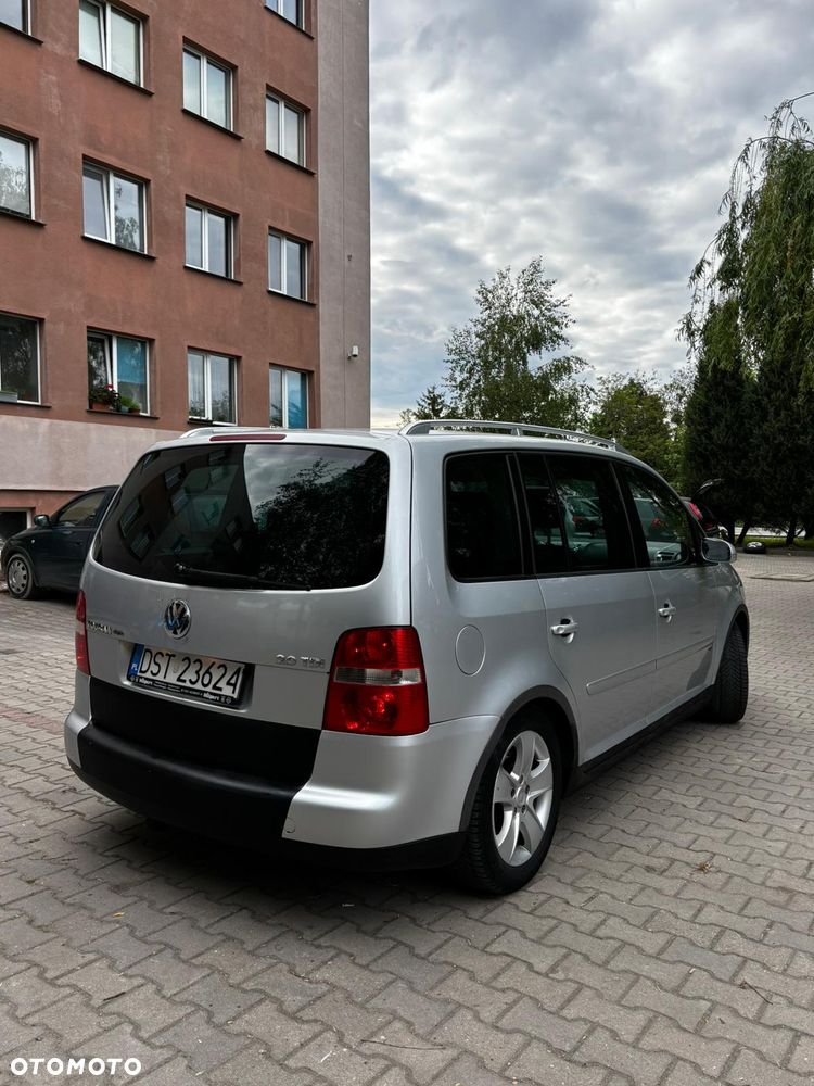 Volkswagen Touran 2.0 TDI Highline - 19