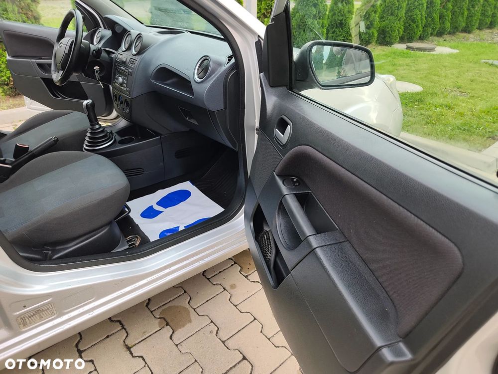 Ford Fiesta 1.3 Ambiente - 27