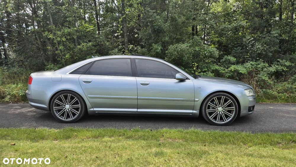 Audi A8 4.2 L Quattro - 11