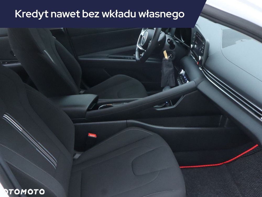 Hyundai Elantra - 11
