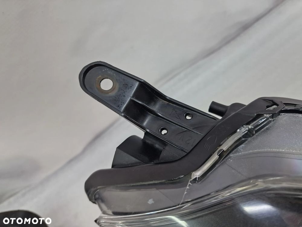 TOYOTA YARIS 3 III LIFT 14- KOMPLET LAMP PRZEDNICH PRZÓD LEWA + PRAWA , SOCZEWKA , NR AUKCJI LA677 - 6