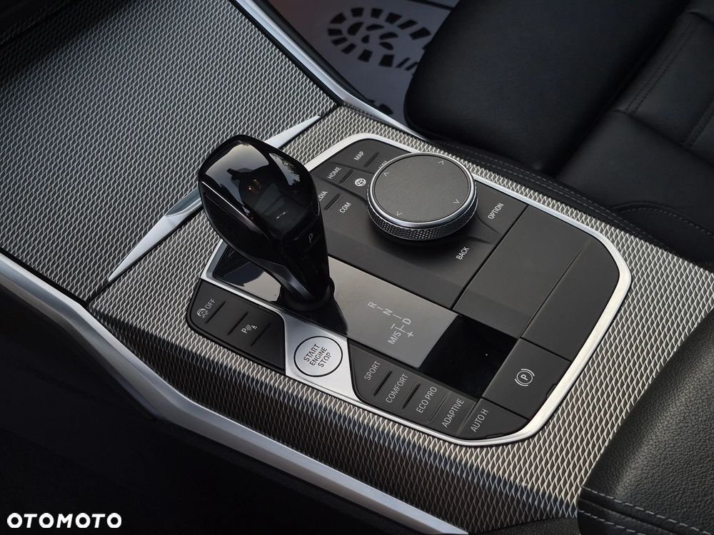 BMW Seria 3 318d MHEV - 15