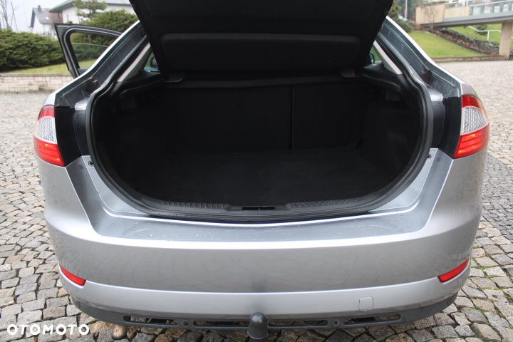 Ford Mondeo 2.0 Ambiente - 14