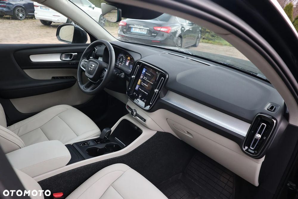 Volvo XC 40 T5 AWD Momentum - 2