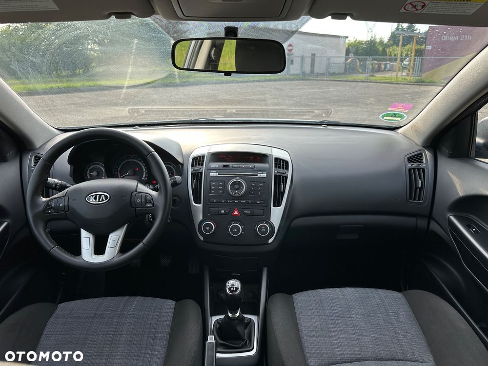 Kia Ceed - 24