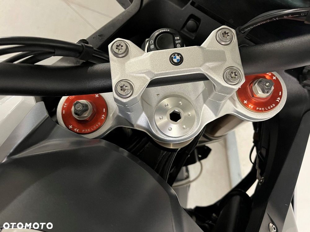 BMW F - 8