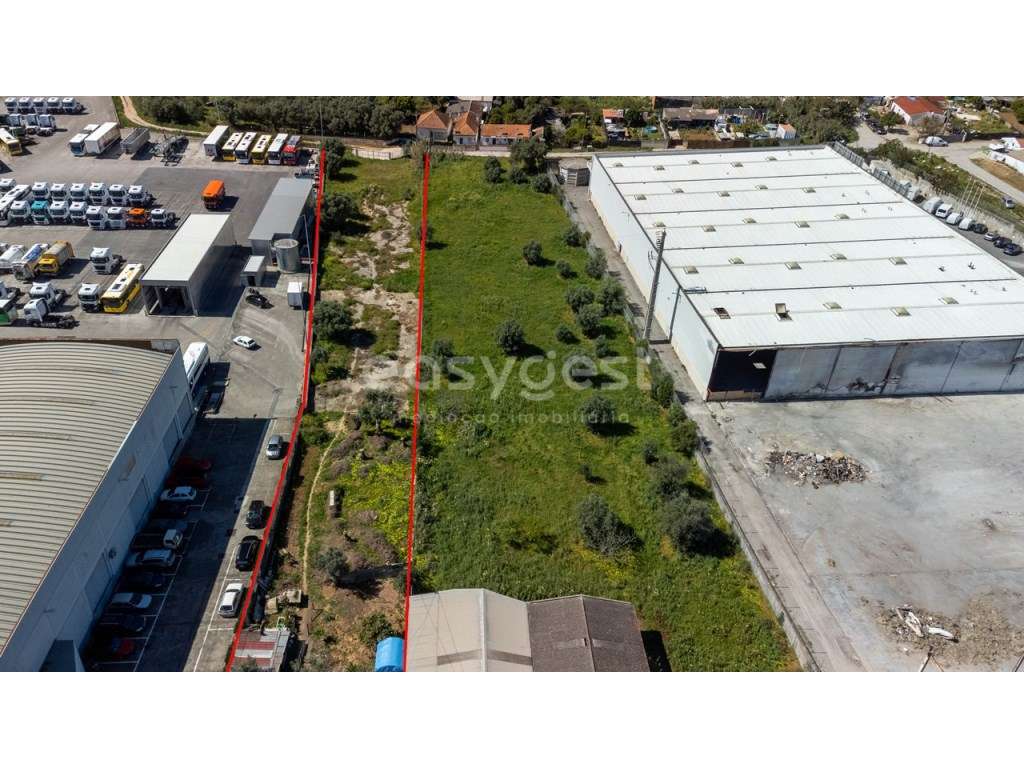 Terreno com prédio em área multiusos na zona industrial de Alverca - Grande imagem: 5/11