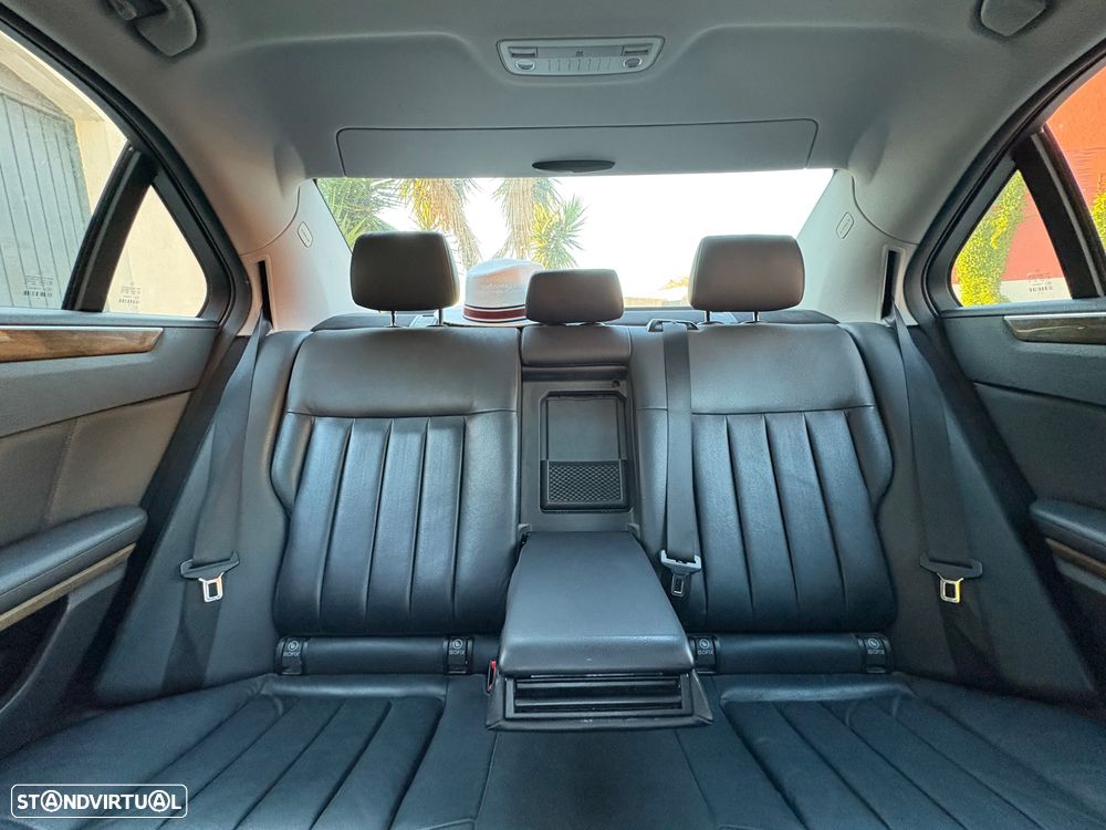 Mercedes-Benz E 220 CDI DPF BlueEFFICIENCY Auto Elegance - 17