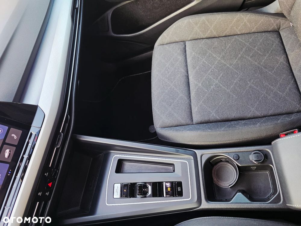 Volkswagen Golf 1.5 eTSI OPF DSG Life - 37