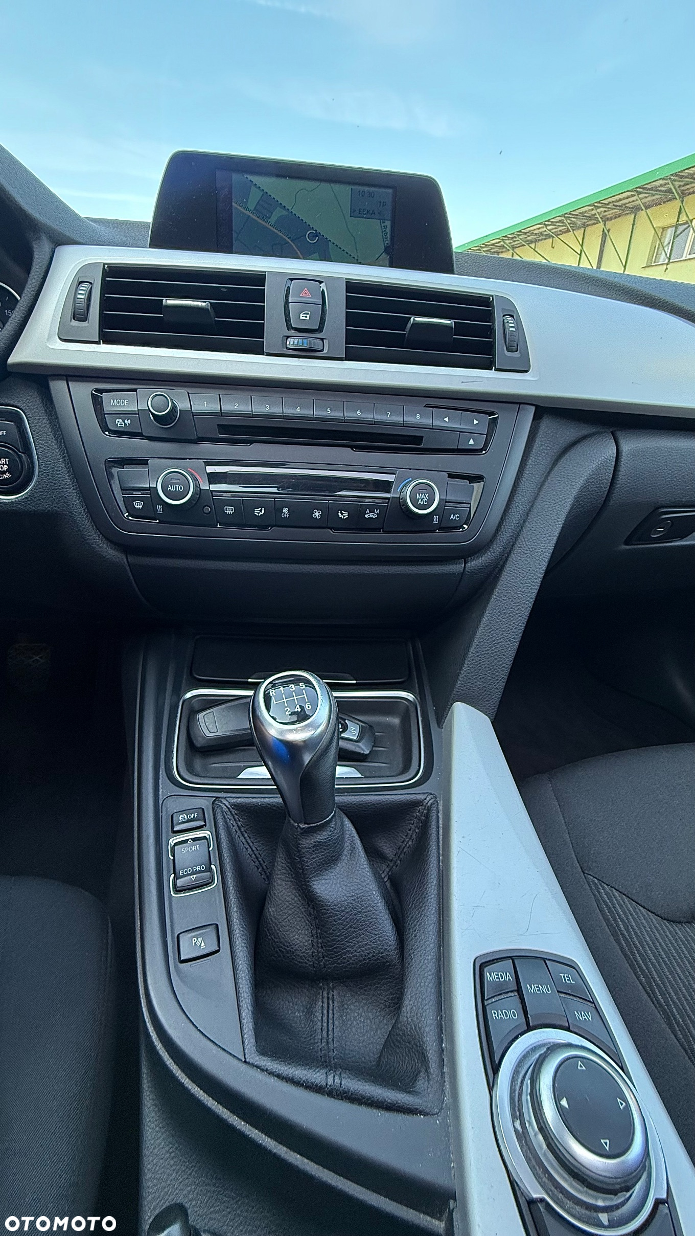 BMW Seria 3 318d DPF Touring Edition Exclusive - 36