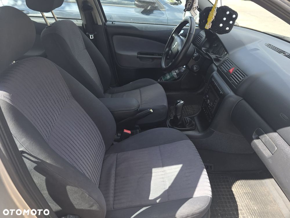 Skoda Octavia 2.0 Ambiente - 7