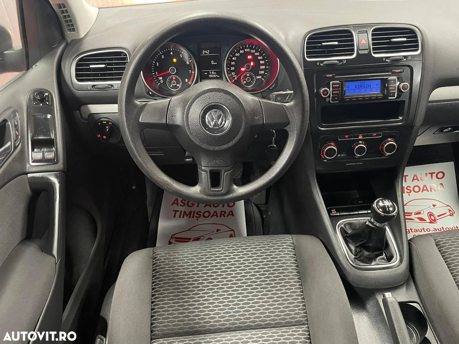 Volkswagen Golf - 8