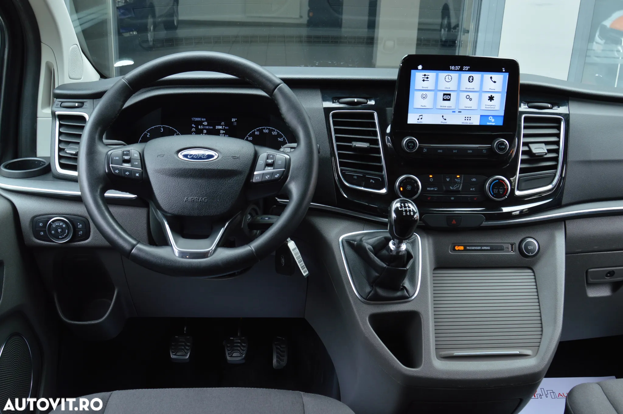 Ford Tourneo Custom Bus 320 2.0 EcoBlue 130 CP L1H1 Titanium - 16