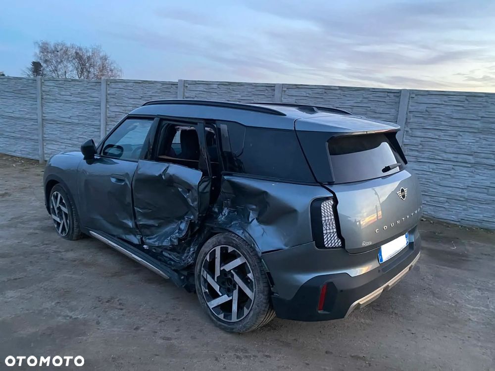 MINI Countryman E Essential Trim - 18