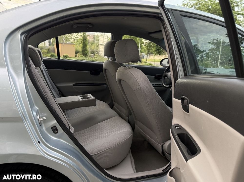 Hyundai Accent - 8