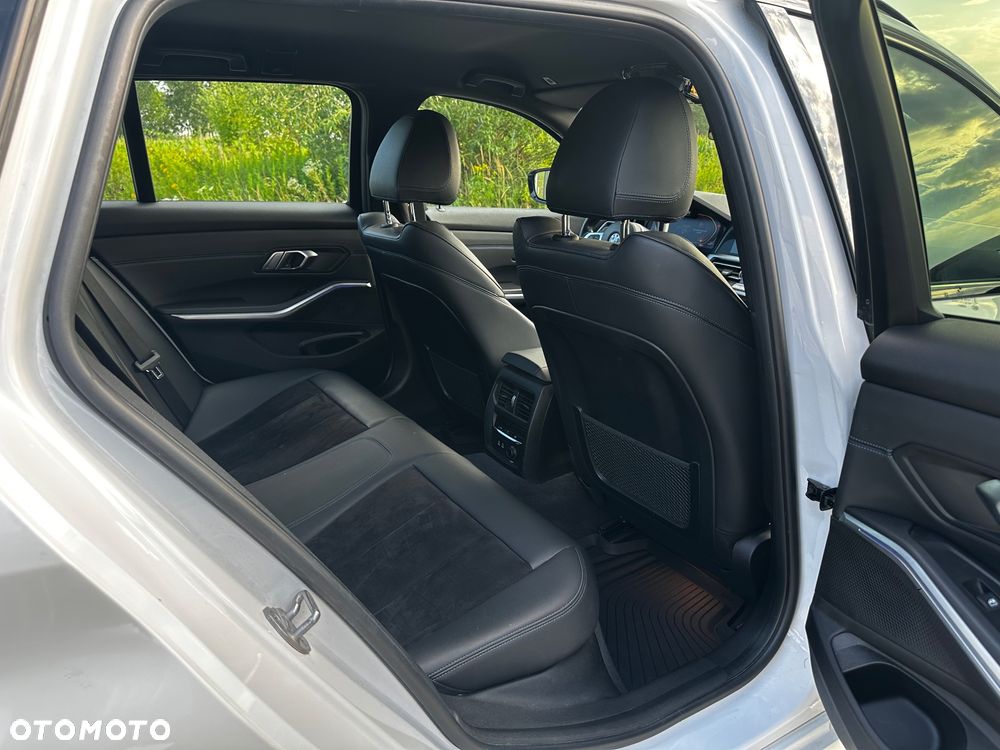 BMW Seria 3 320d xDrive M Sport - 11