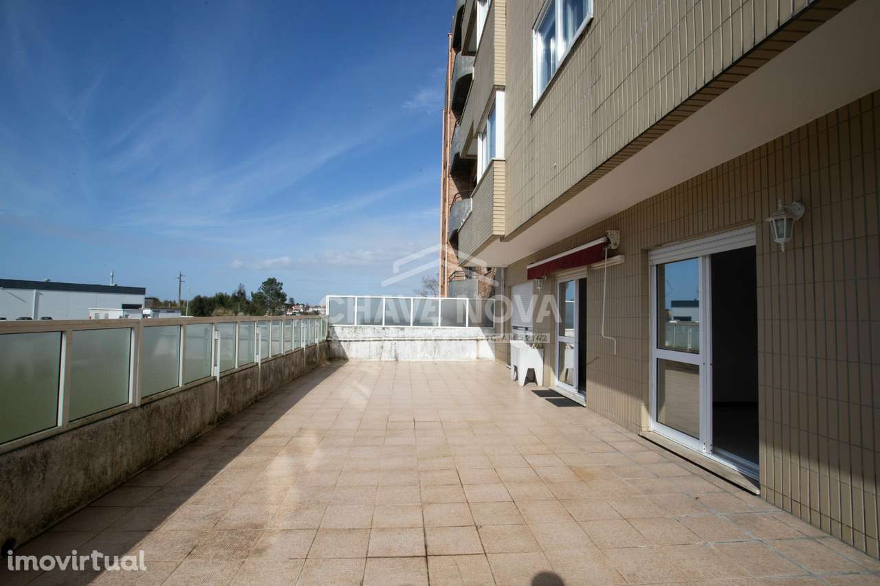 T2 com Terraço de 40m² e 2 Lugares de Garagem - Grande imagem: 2/30