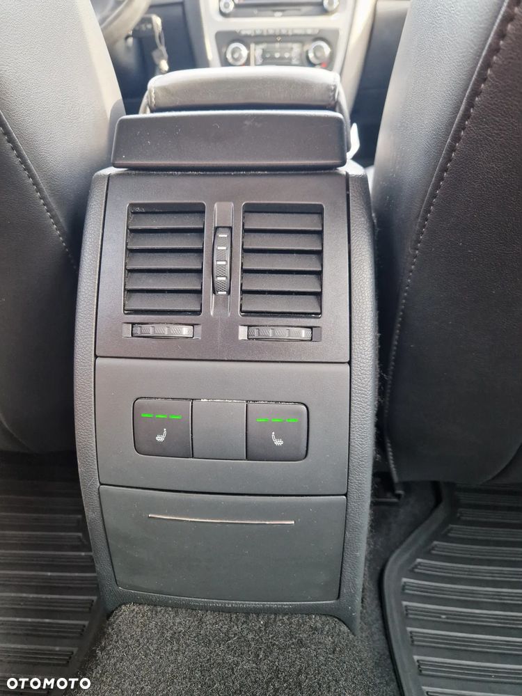 Skoda Octavia 2.0 TSI DSG RS - 26