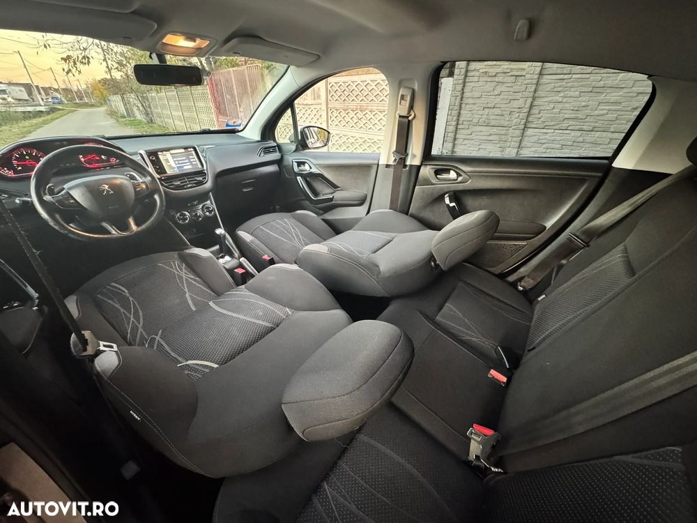 Peugeot 208 - 9