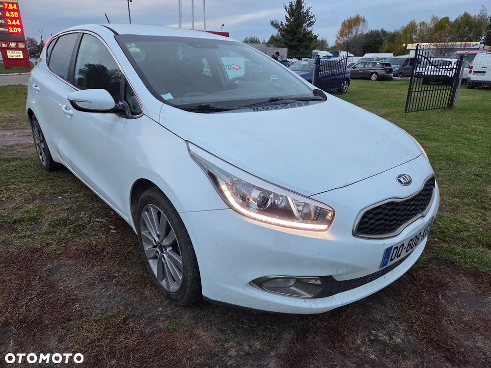 Kia Ceed 1.6 CRDi 128 Dream Team Edition - 9