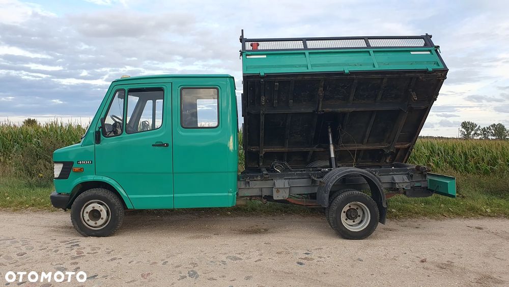 Mercedes-Benz 410 - 14