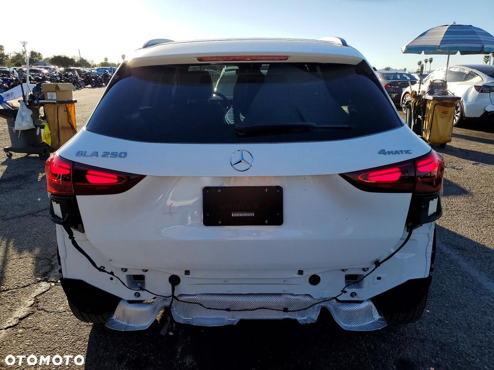 Mercedes-Benz GLA - 6