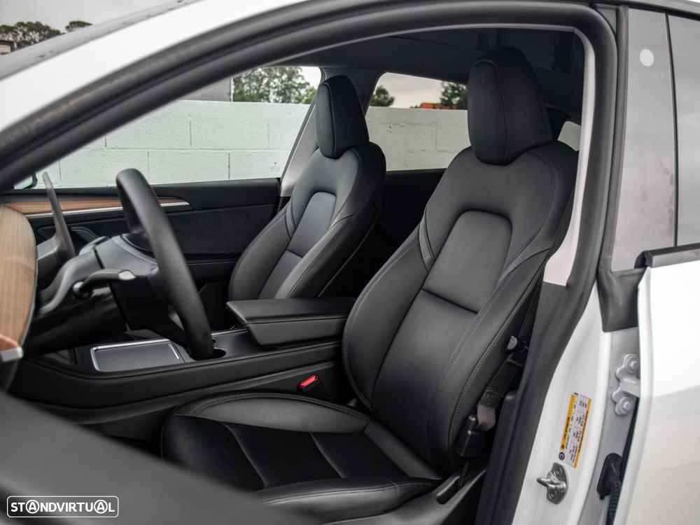 Tesla Model Y Performance Tração Integral - 21