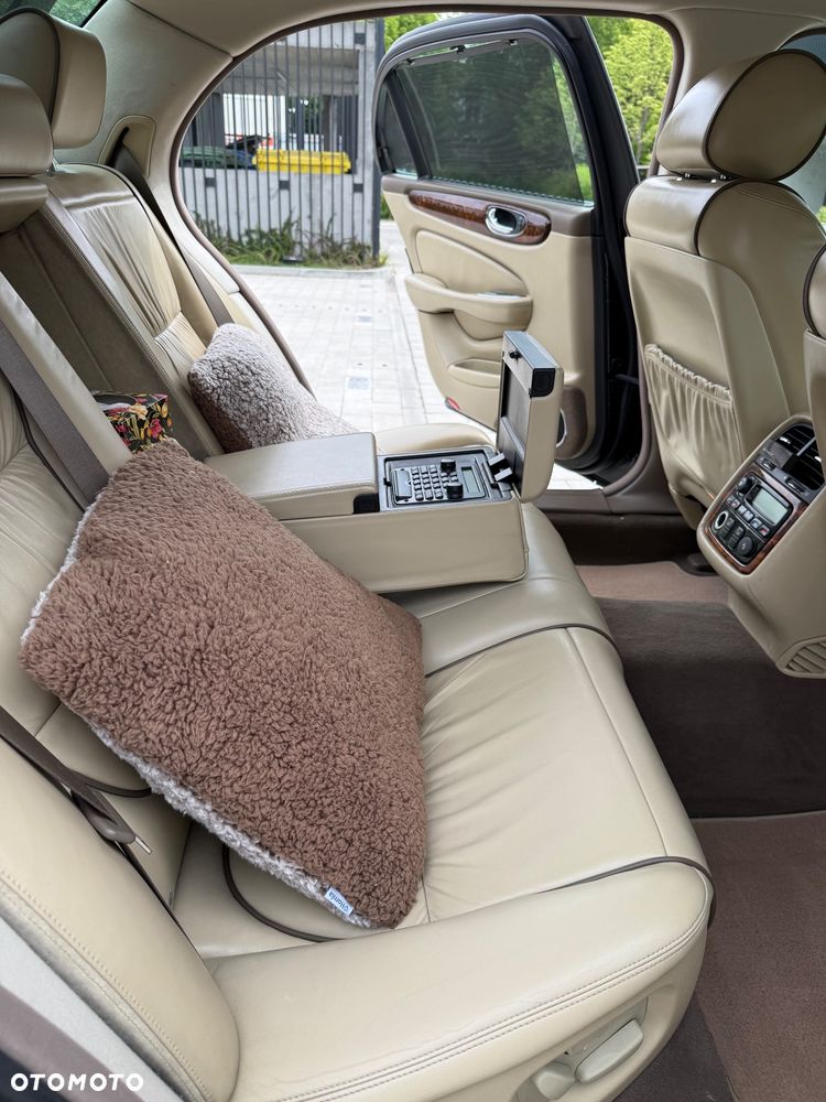 Jaguar XJ XJ8 4.2 LWB Executive - 7