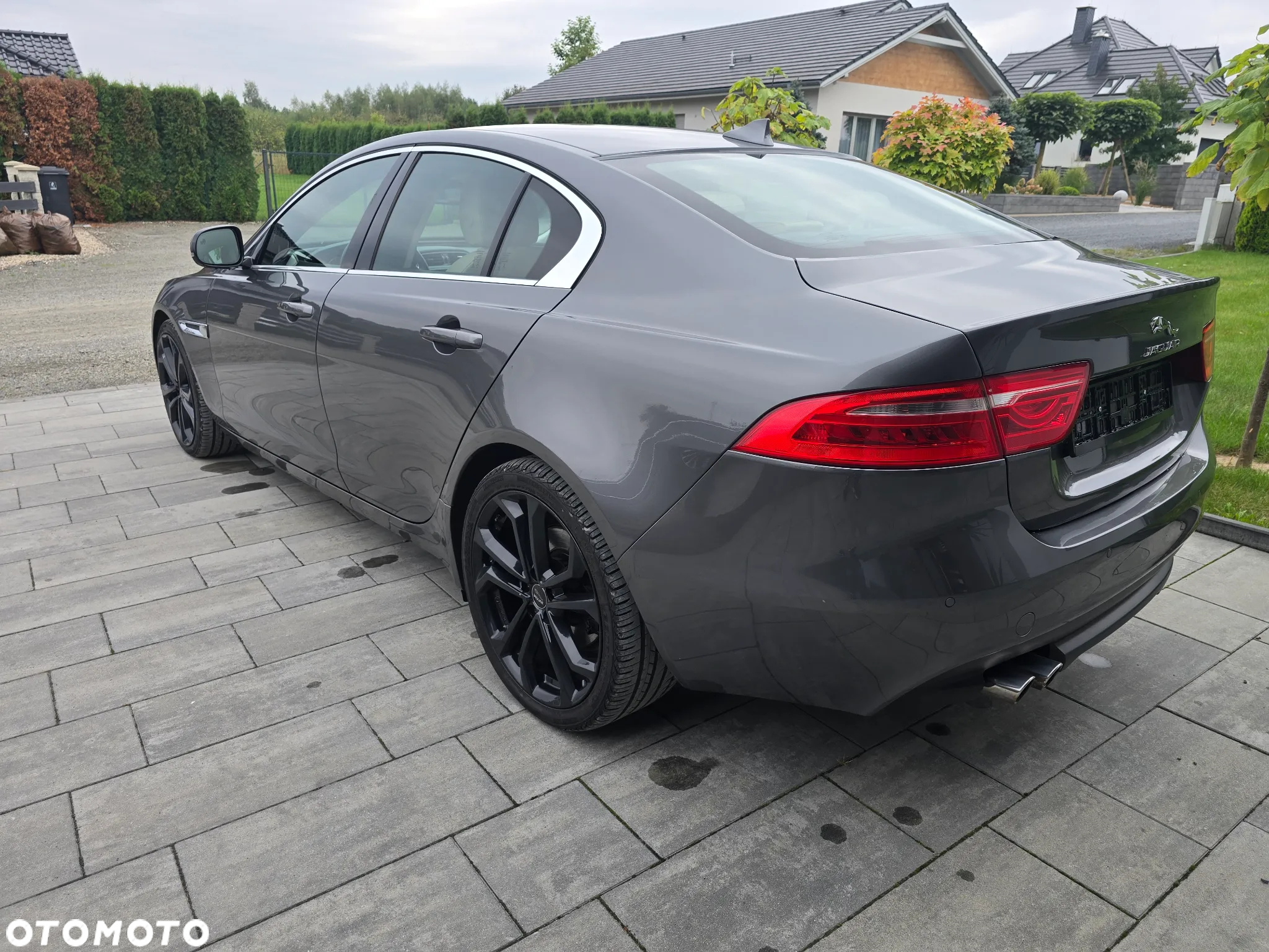 Jaguar XE 20d Prestige - 10