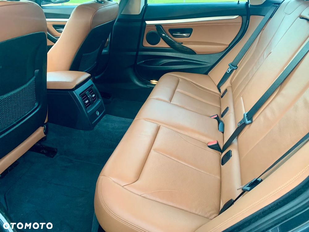 BMW Seria 3 320i Touring Luxury Line - 7